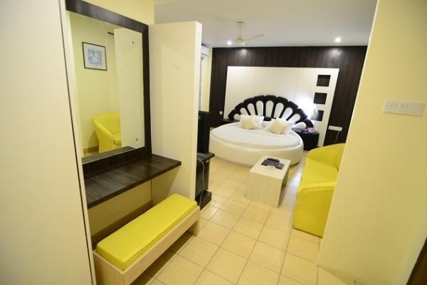 Hotel Little Palace Dibrugarh Exterior photo